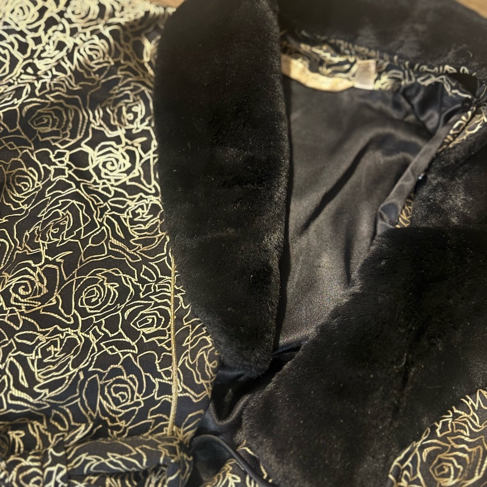 Vintage Victoria Secret Collection RARE Gold and Black Roses Robe: Size Small - Picture 5 of 12
